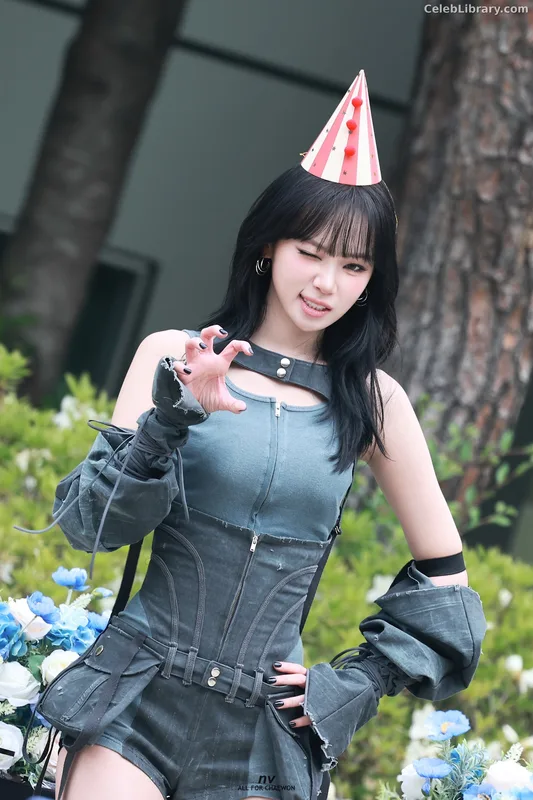 Kim Chaewon 김채원 [Le Sserafim] photo 18 of 2310