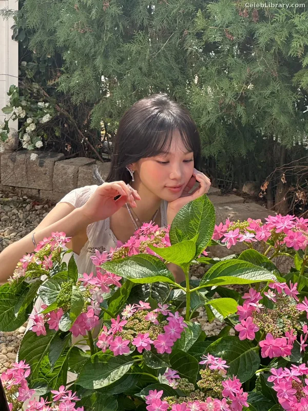 Kim Chaewon 김채원 [Le Sserafim] photo 6 of 2310