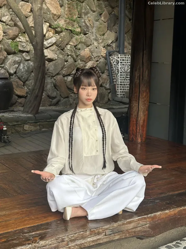 Kim Chaewon 김채원 [Le Sserafim] photo 1 of 2310