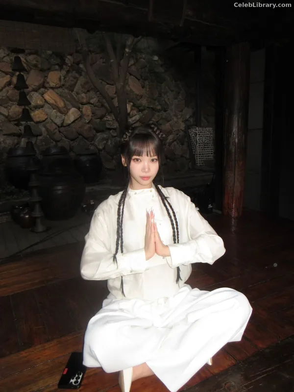 Kim Chaewon 김채원 [Le Sserafim] photo 11 of 2310