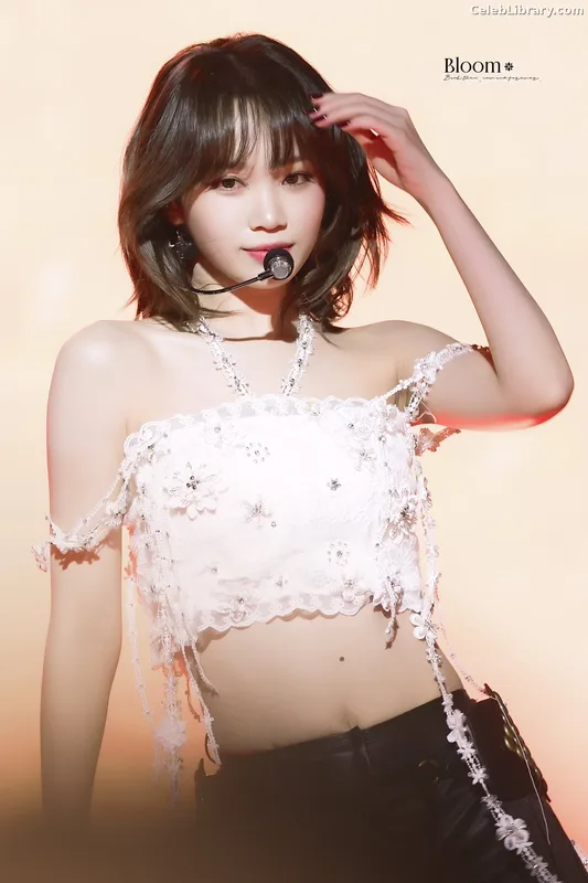Kim Chaewon 김채원 [Le Sserafim] photo 22 of 2310