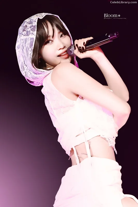 Kim Chaewon 김채원 [Le Sserafim] photo 14 of 2310