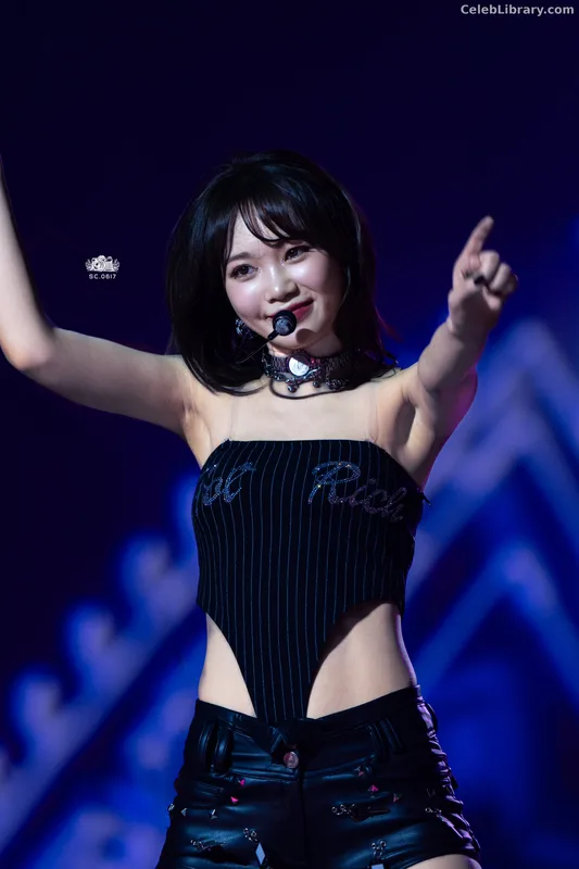 Kim Chaewon 김채원 [Le Sserafim] photo 16 of 2310