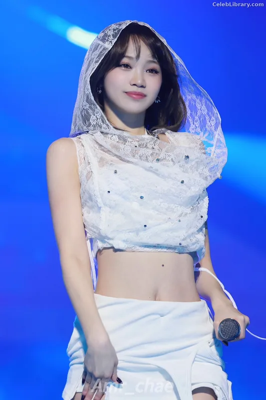 Kim Chaewon 김채원 [Le Sserafim] photo 1 of 2310