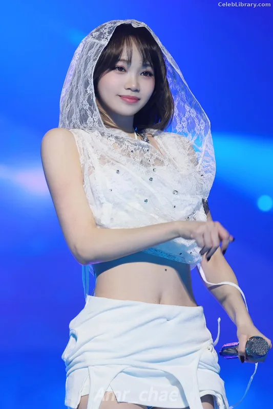 Kim Chaewon 김채원 [Le Sserafim] photo 2 of 2310