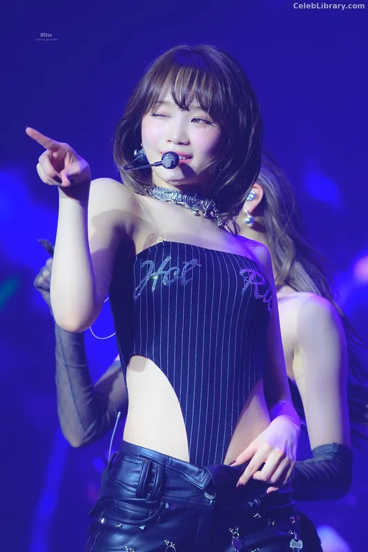 Kim Chaewon 김채원 [Le Sserafim] photo 7 of 2310
