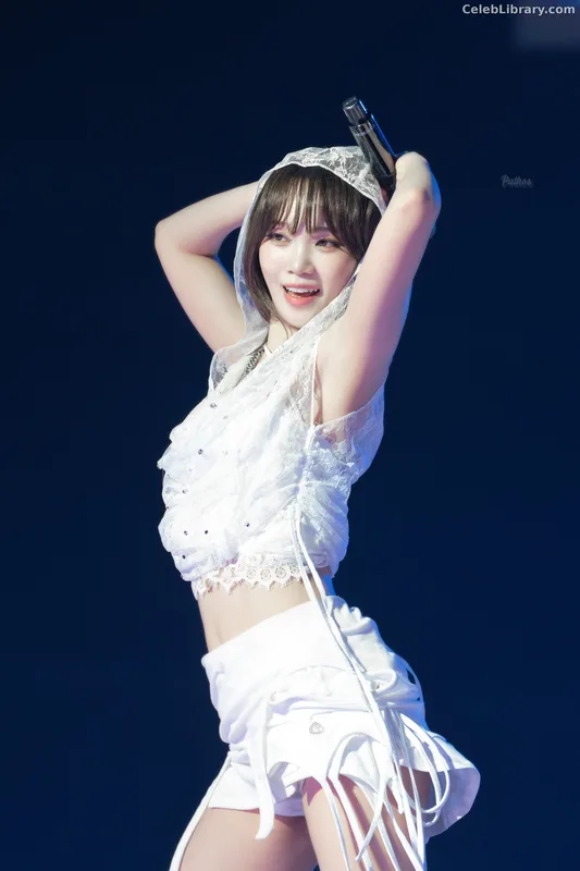 Kim Chaewon 김채원 [Le Sserafim] photo 11 of 2310