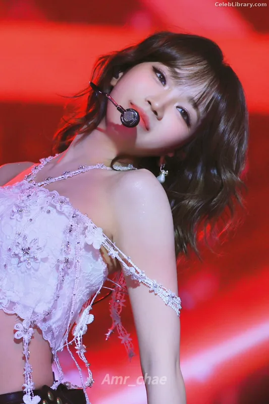 Kim Chaewon 김채원 [Le Sserafim] photo 1 of 2310