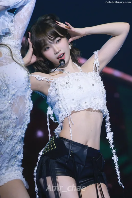 Kim Chaewon 김채원 [Le Sserafim] photo 4 of 2310