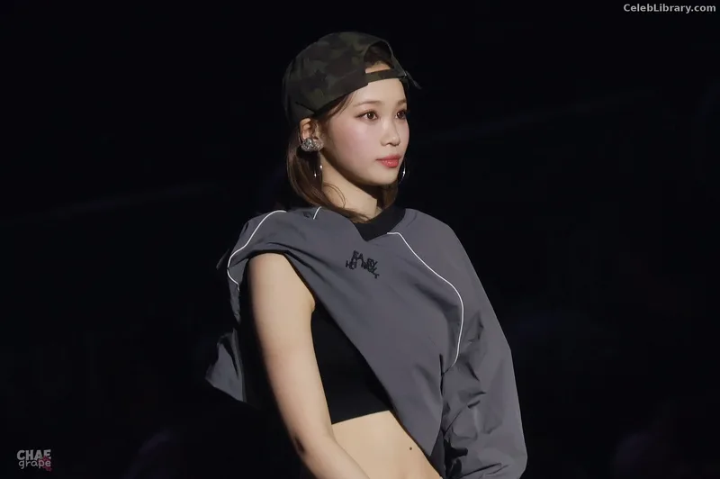 Kim Chaewon 김채원 [Le Sserafim] photo 10 of 2310