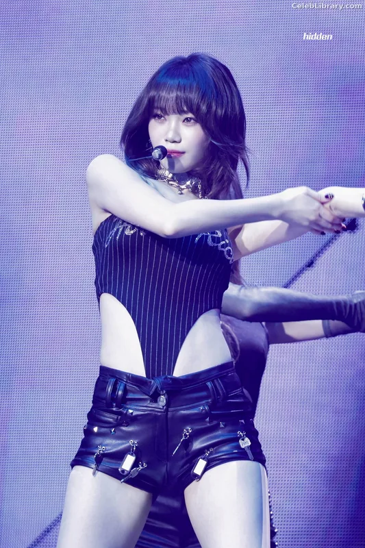 Kim Chaewon 김채원 [Le Sserafim] photo 16 of 2310
