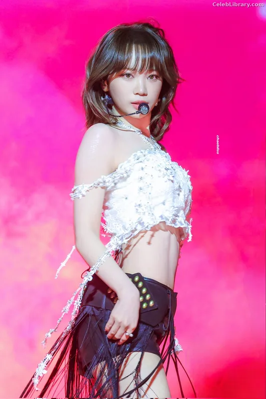 Kim Chaewon 김채원 [Le Sserafim] photo 17 of 2310