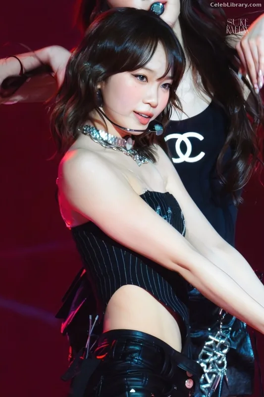 Kim Chaewon 김채원 [Le Sserafim] photo 19 of 2310