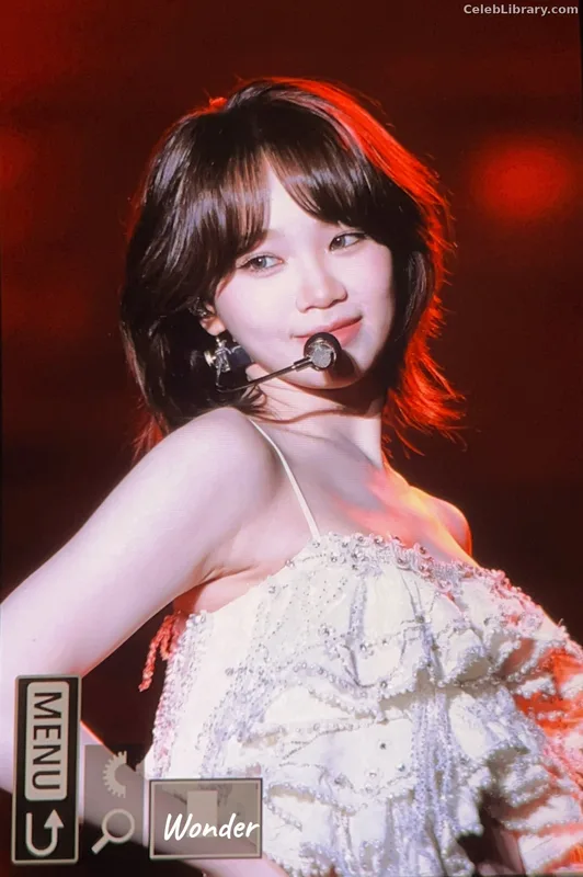 Kim Chaewon 김채원 [Le Sserafim] photo 13 of 2310
