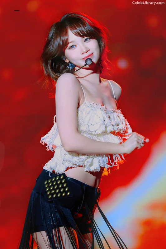Kim Chaewon 김채원 [Le Sserafim] photo 16 of 2310