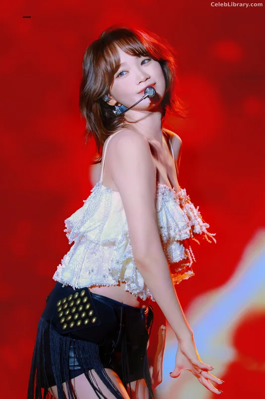 Kim Chaewon 김채원 [Le Sserafim] photo 17 of 2310