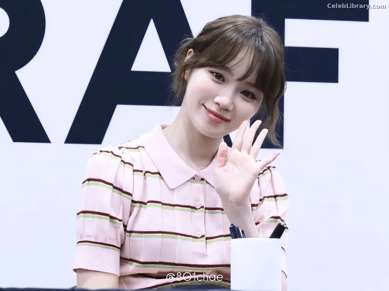Kim Chaewon 김채원 [Le Sserafim] photo 3 of 2310