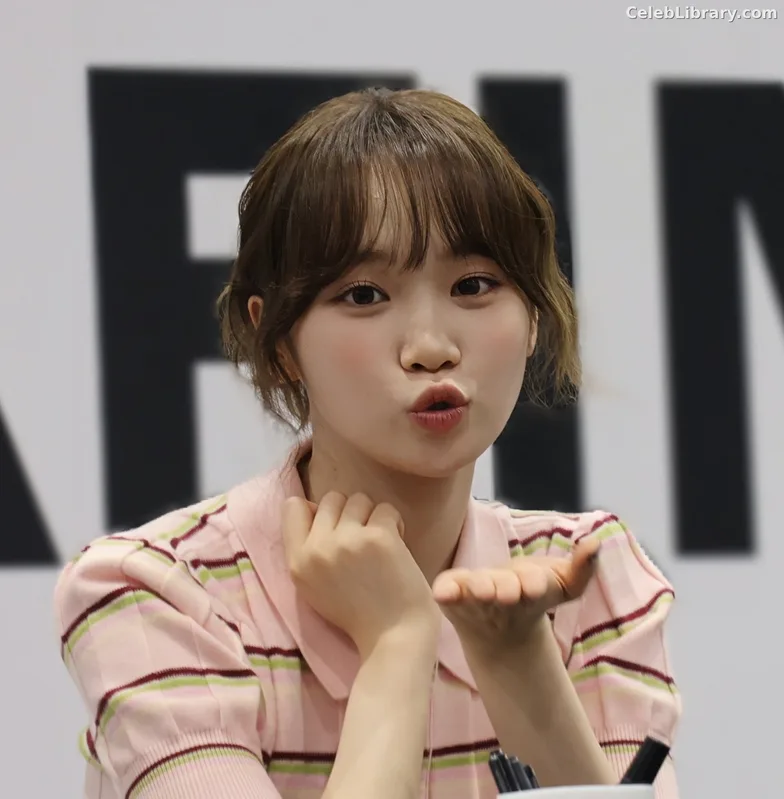Kim Chaewon 김채원 [Le Sserafim] photo 15 of 2310