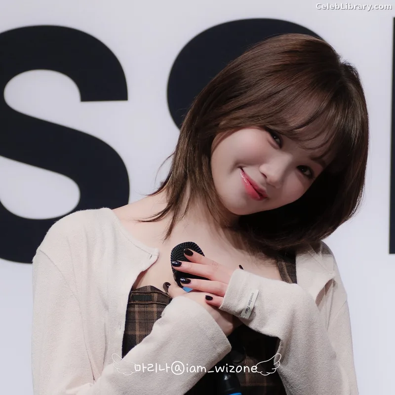 Kim Chaewon 김채원 [Le Sserafim] photo 19 of 2310
