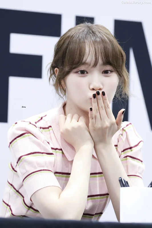 Kim Chaewon 김채원 [Le Sserafim] photo 20 of 2310