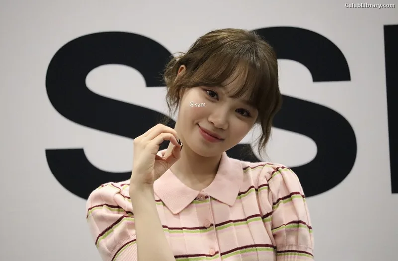 Kim Chaewon 김채원 [Le Sserafim] photo 4 of 2310