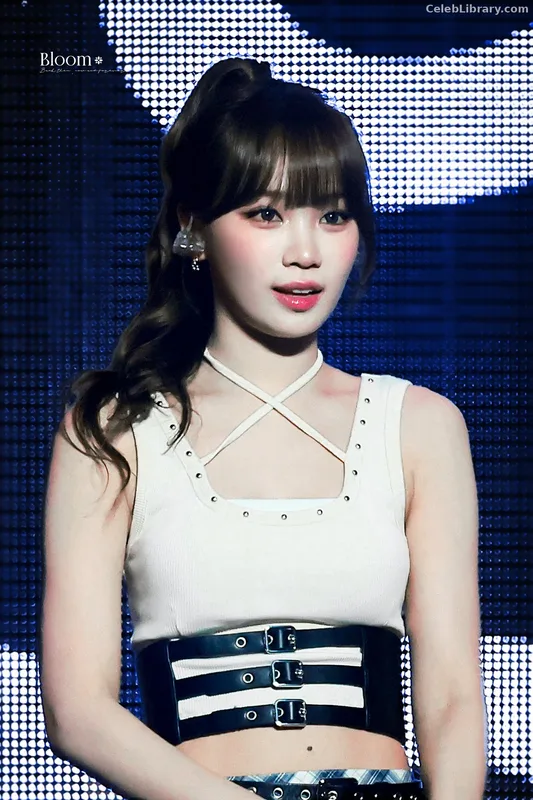 Kim Chaewon 김채원 [Le Sserafim] photo 11 of 2310