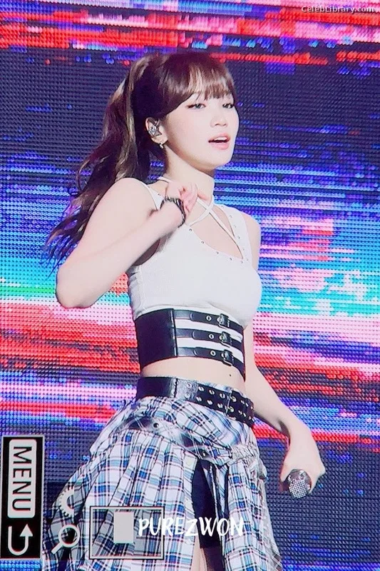 Kim Chaewon 김채원 [Le Sserafim] photo 18 of 2310