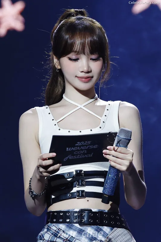 Kim Chaewon 김채원 [Le Sserafim] photo 4 of 2310