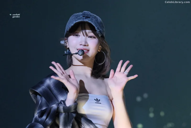 Kim Chaewon 김채원 [Le Sserafim] photo 8 of 2310