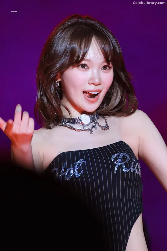 Kim Chaewon 김채원 [Le Sserafim] photo 13 of 2310