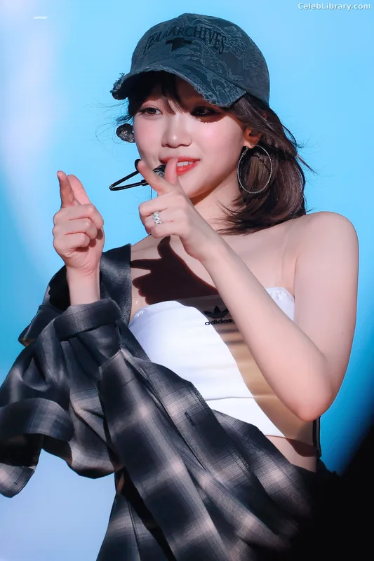 Kim Chaewon 김채원 [Le Sserafim] photo 15 of 2310