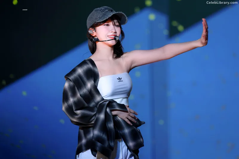 Kim Chaewon 김채원 [Le Sserafim] photo 18 of 2310
