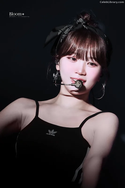 Kim Chaewon 김채원 [Le Sserafim] photo 19 of 2310