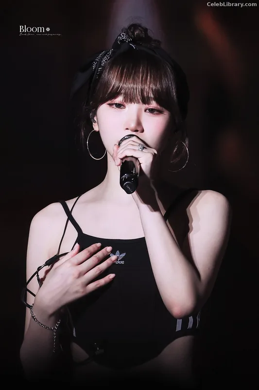 Kim Chaewon 김채원 [Le Sserafim] photo 20 of 2310