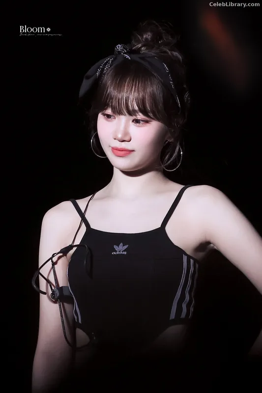 Kim Chaewon 김채원 [Le Sserafim] photo 21 of 2310