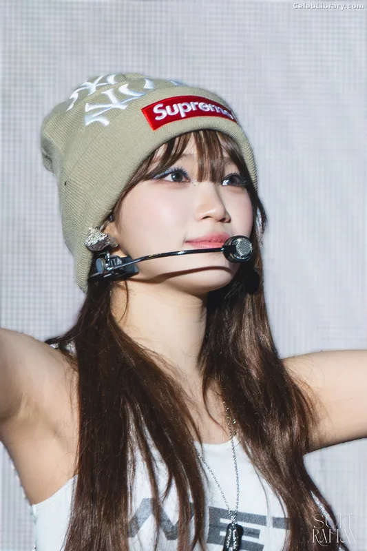 Kim Chaewon 김채원 [Le Sserafim] photo 16 of 2310