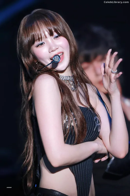 Kim Chaewon 김채원 [Le Sserafim] photo 22 of 2310