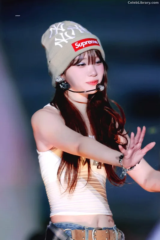 Kim Chaewon 김채원 [Le Sserafim] photo 4 of 2310