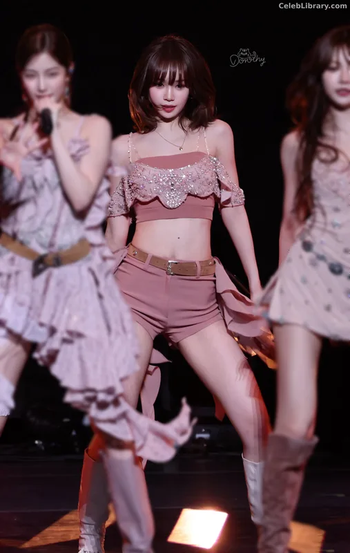 Kim Chaewon 김채원 [Le Sserafim] photo 7 of 2310