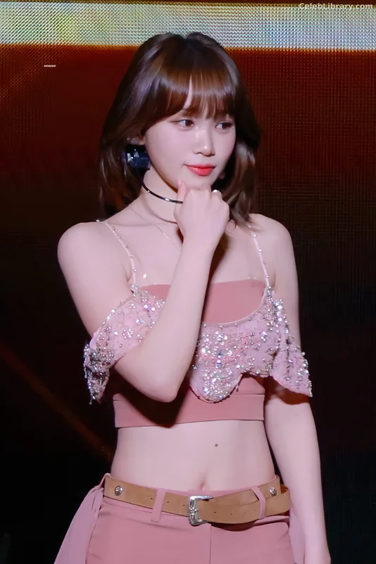 Kim Chaewon 김채원 [Le Sserafim] photo 8 of 2310