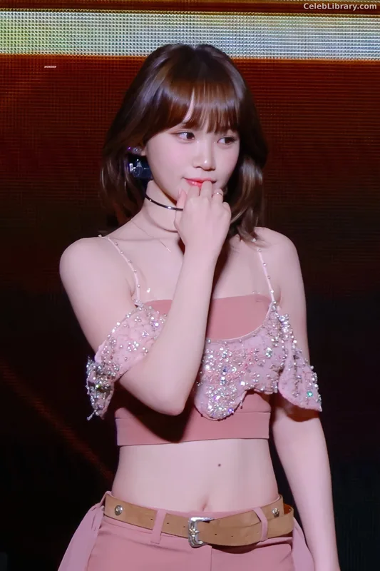 Kim Chaewon 김채원 [Le Sserafim] photo 9 of 2310