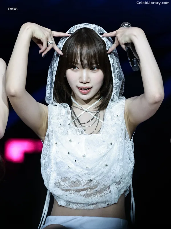 Kim Chaewon 김채원 [Le Sserafim] photo 14 of 2310