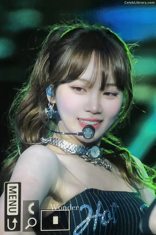 Kim Chaewon 김채원 [Le Sserafim] photo 18 of 2310