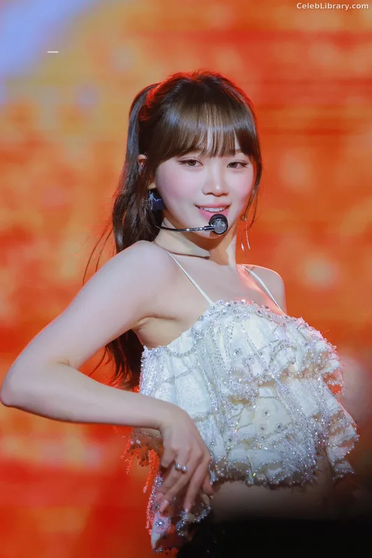 Kim Chaewon 김채원 [Le Sserafim] photo 7 of 2310
