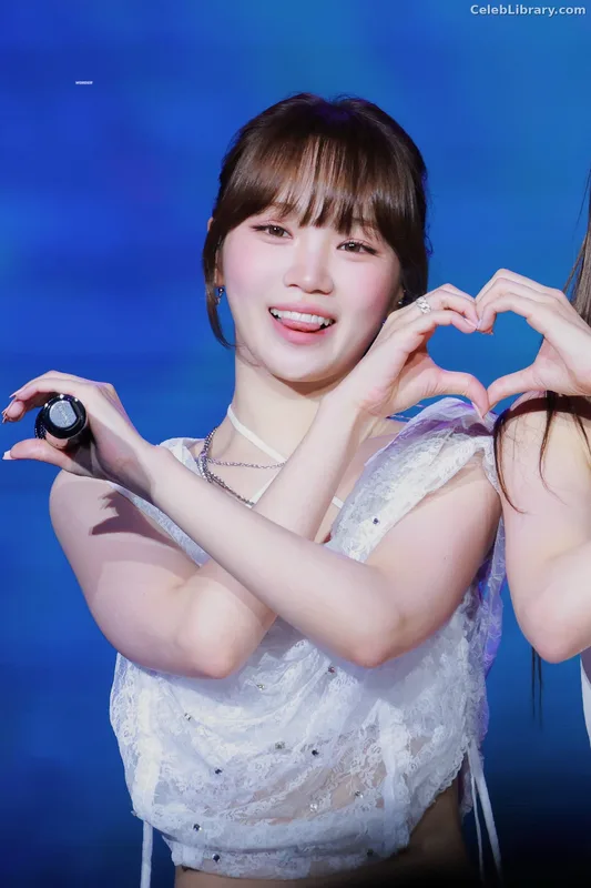 Kim Chaewon 김채원 [Le Sserafim] photo 9 of 2310