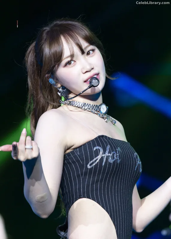 Kim Chaewon 김채원 [Le Sserafim] photo 15 of 2310