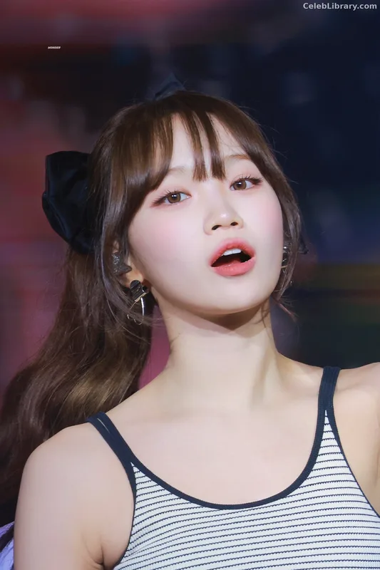 Kim Chaewon 김채원 [Le Sserafim] photo 16 of 2310