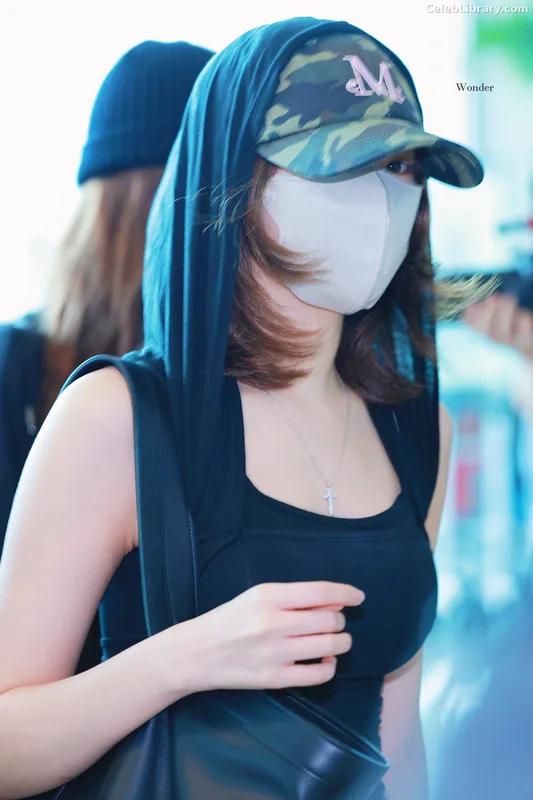 Kim Chaewon 김채원 [Le Sserafim] photo 21 of 2310