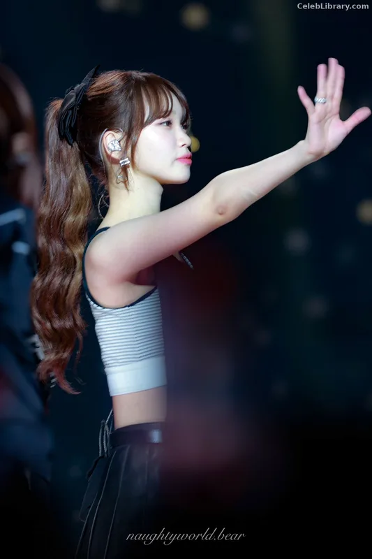 Kim Chaewon 김채원 [Le Sserafim] photo 10 of 2310