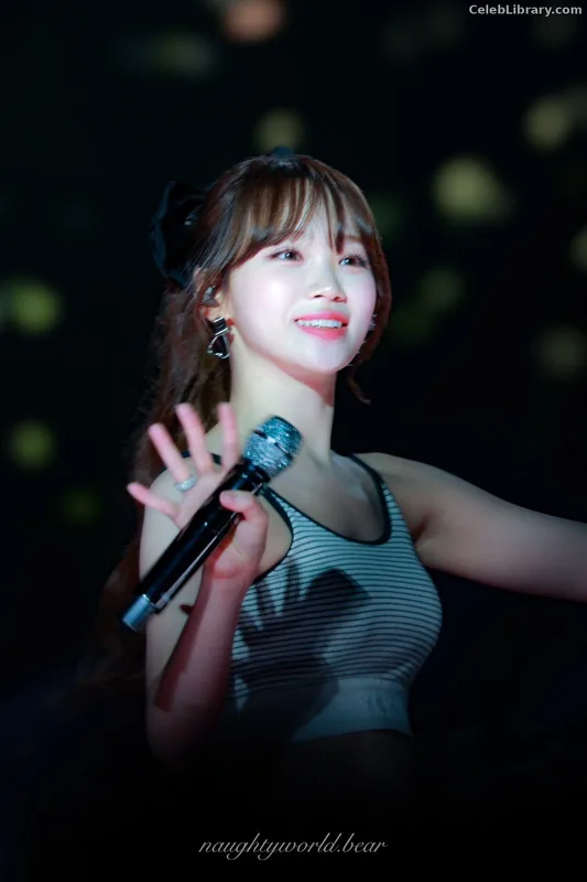 Kim Chaewon 김채원 [Le Sserafim] photo 12 of 2310